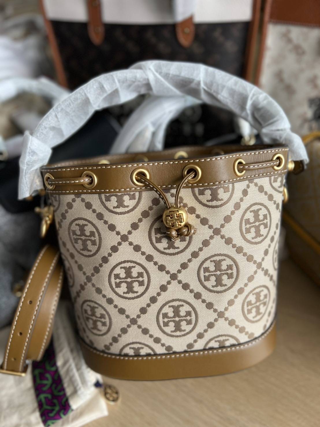 New TORY BURCH T MONOGRAM BUCKET BAG