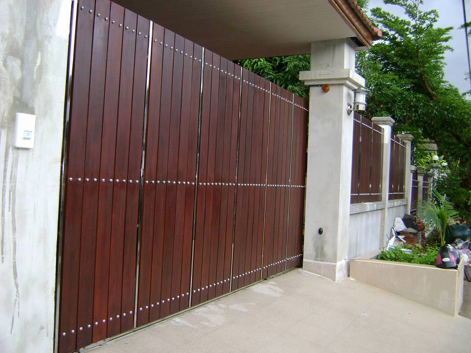 รั้วหน้าบ้าน