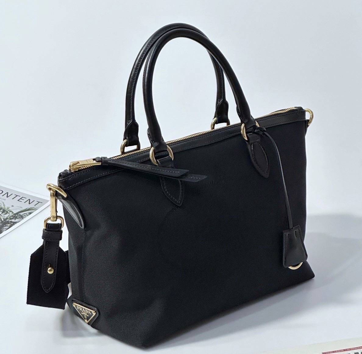 New Prada satchael ขนาด 12 * 8 * 5 นิ้ว อุปกรณ์ การ์ด ถุงผ้า ถุงกระดาษ