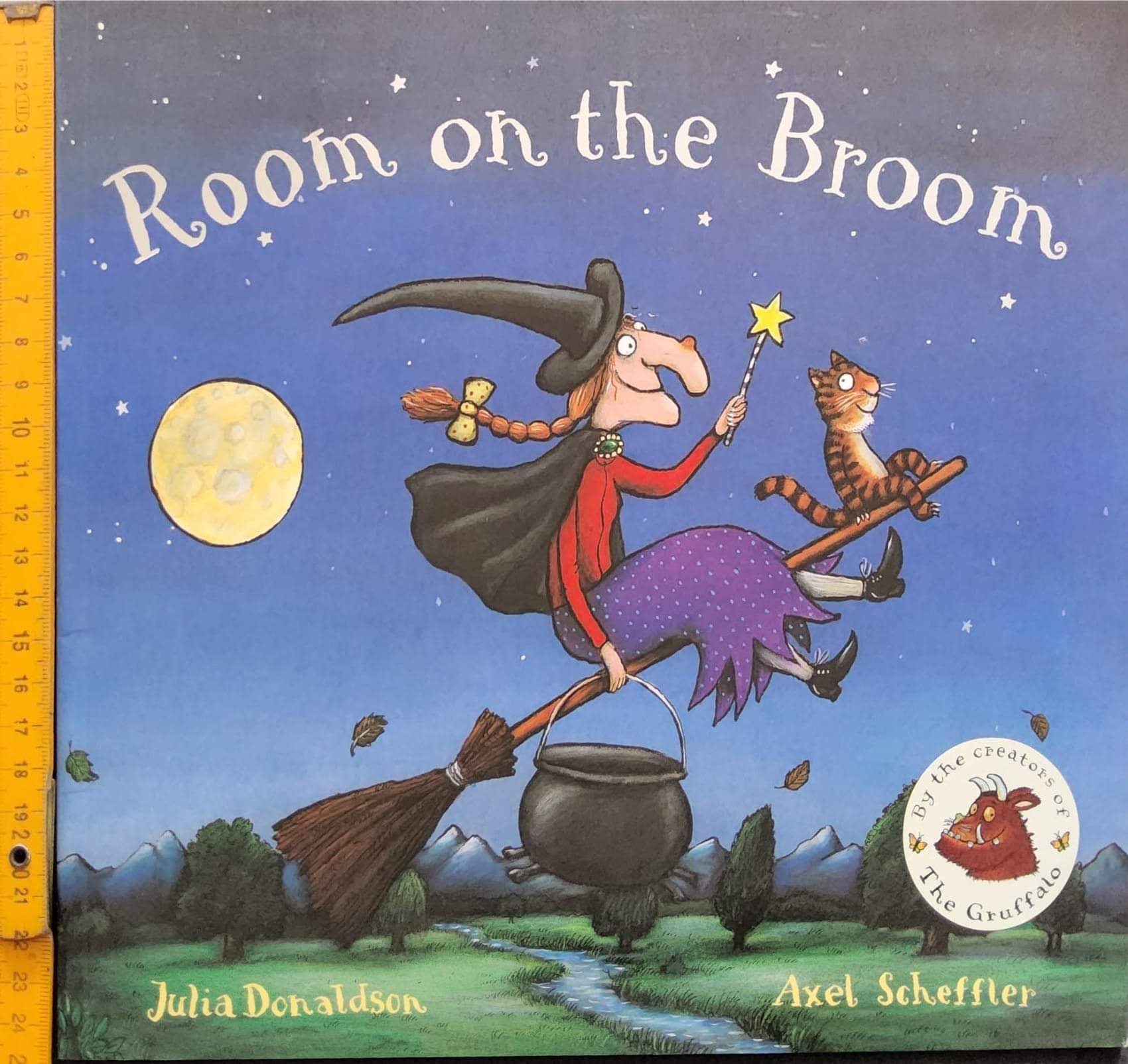 หนังสือนิทานปกอ่อน** 🍅🍓ROOM ON THE BROOM BY JULIA DONALDSON.AXEL SHEFFLER
