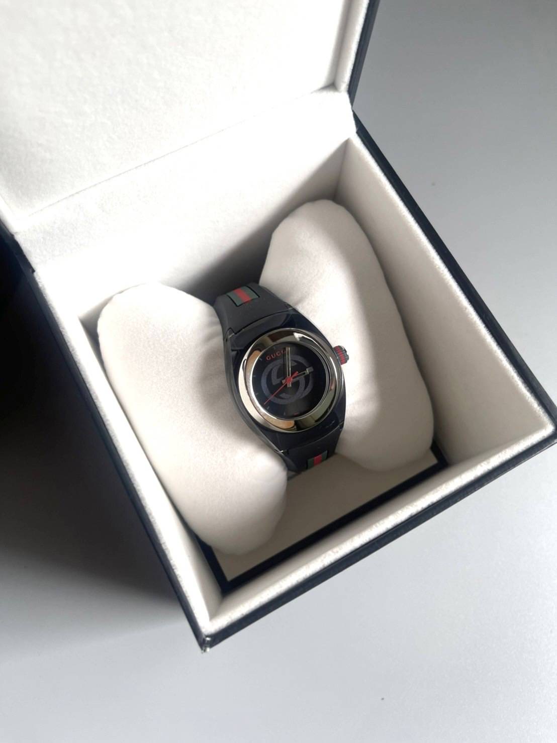 New Gucic Sync Watch สีดำ กรอบเงิน ขนาด 36mm. สายซิลิโคน ใส่ได้ทั้ง ช/ญ