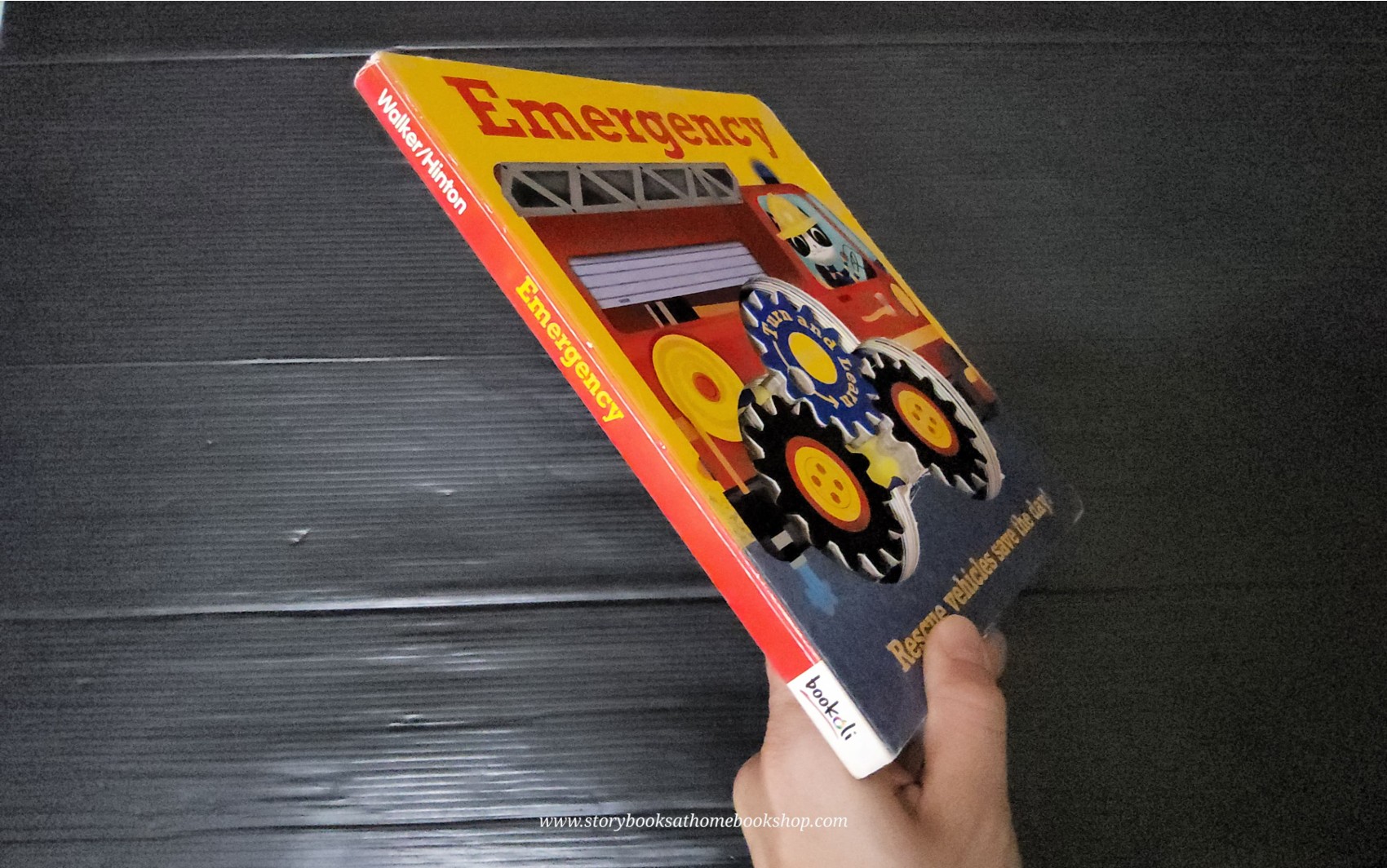 PLAY AND LEARN BOARD BOOK** ð
ðEMERGENCY RESCUE VEHICLES SAVE THE DAY!