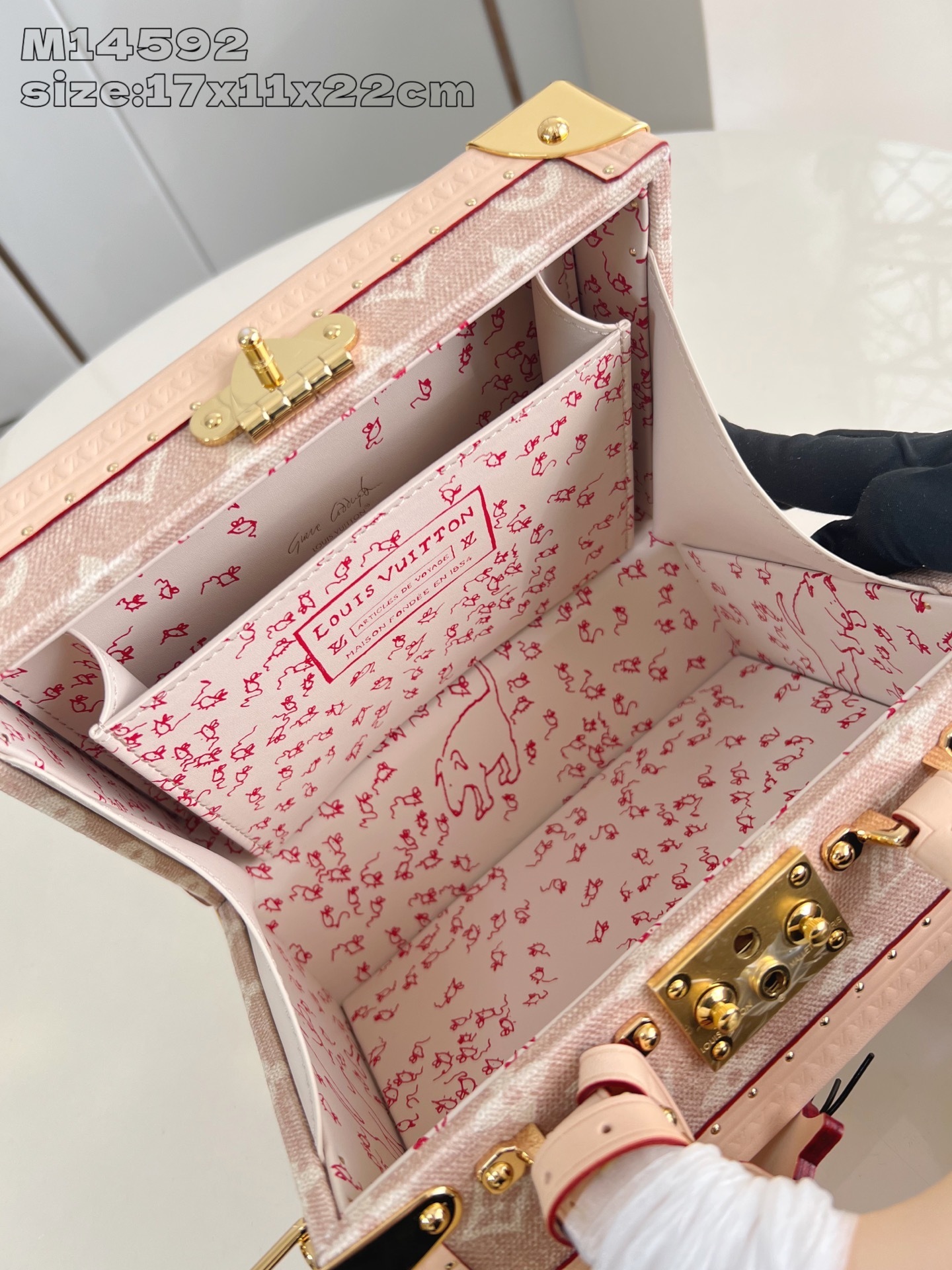 [Pre-order]กระเป๋าสะพาย ouis Vuitton Hard-sided Trunk Bag M14592 งานคุณภาพที่ดีที่สุด