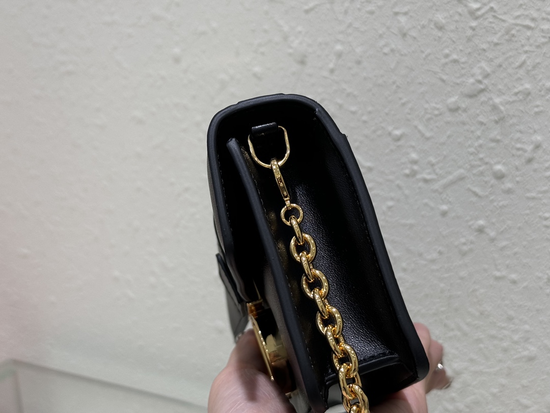 [Pre-order]กระเป๋าDior Miss Montaigne Mini Bag Black Smooth Calfskin งานเกรด Vip คุณภาพดีที่สุด