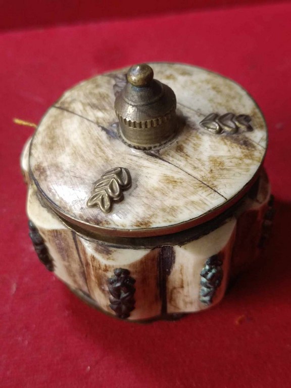 พระทันตธาตุครูบาจ๋ันทิมา วัดบ้านเรือน อ.ป่าซาง จ.ลำพูน พระทันตธาตุองค์นี้ได้มาจาก สล่าบอย อายุ 50 ปี หนานแดง เสียชีวิตแล้วเมื่อปี 2549 หนานแดงได้พระทันตธาตุครูบาจันทิมา นี้เมื่อปี 2520 ปี เป็นหลานหนานแดง หนานแดงเป็นลูกศิษย์ครูบาจันทิมา