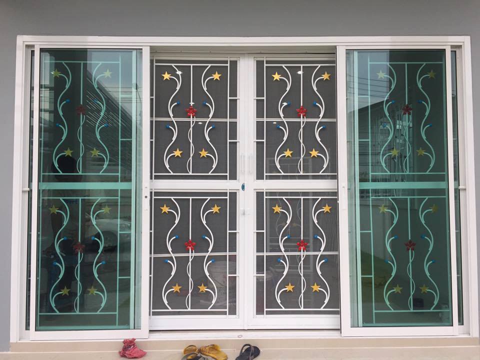 เหล็กดัดพร้อมมุ้งลวด