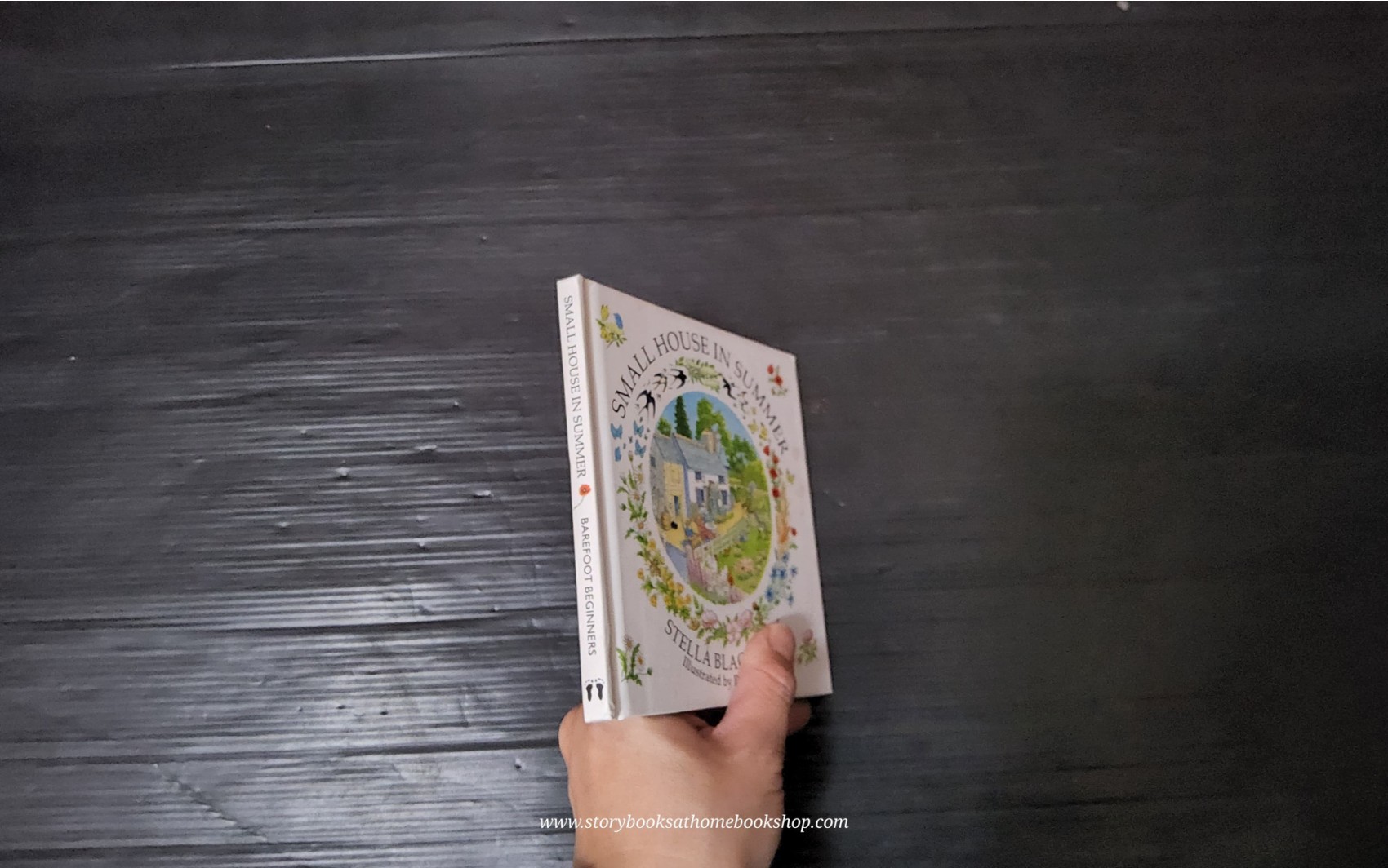 หนังสือนิทานปกแข็ง** ♥️SMALL HOUSE IN SUMMER BY STELLA BLACKSTONE