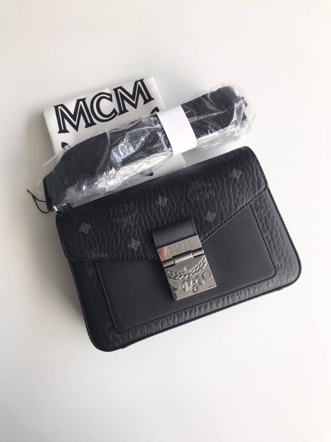 New Mcm millie crossbody สายสปอร์ตปรับสั้นยาวได้ ขนาด 8” อุปกรณ์.ถุงผ้า/การ์ดเปล่า