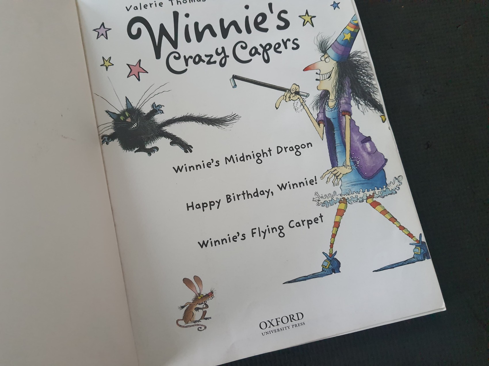 หนังสือนิทานปกอ่อน WINNIE'S CRAZY CAPERS 3 IN 1