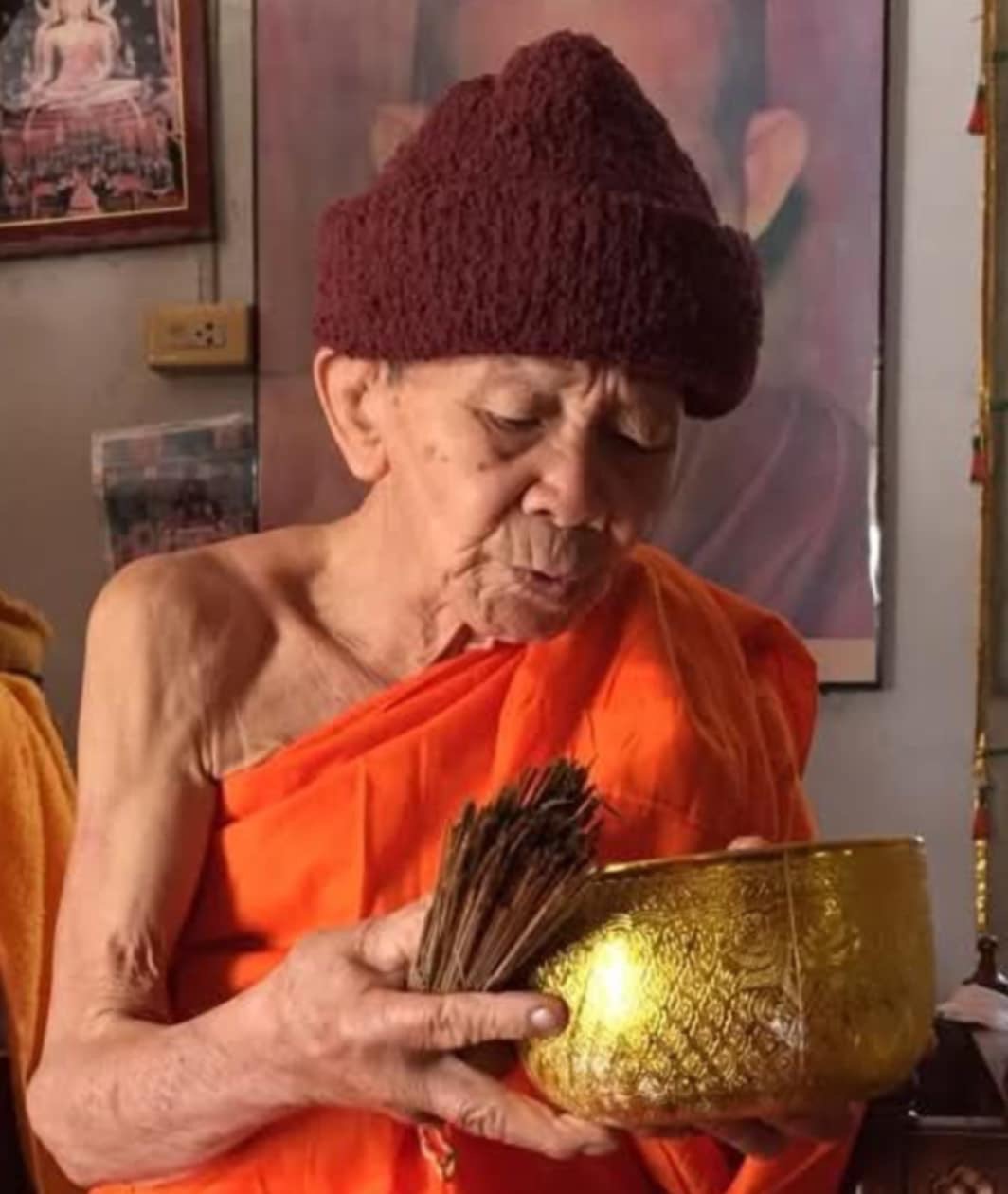 พระทันตธาตุ ครูบาศรี วัดบ้านสบก๋ง จ.ลำปาง ได้มาจากคุณเมฆ อายุ 56 ปี (บันทึก 2567) คุณเมฆทำงานเปิดร้านของชำ และขับรถส่งคนในจังหวัดลำปาง เคยเป็นศิษย์ รับใช้ครูบาก๋ง ได้รับทันตธาตุมาปี 2559