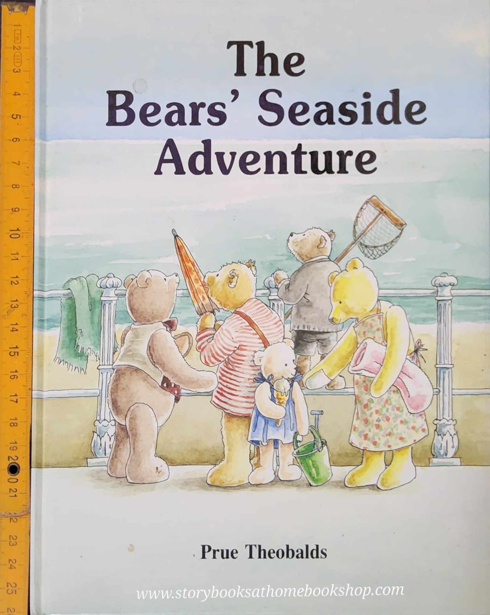 หนังสือนิทานปกแข็ง** 🍅🍅THE BEARS' SEASIDE ADVENTURE BY PRUE THEOBALDS