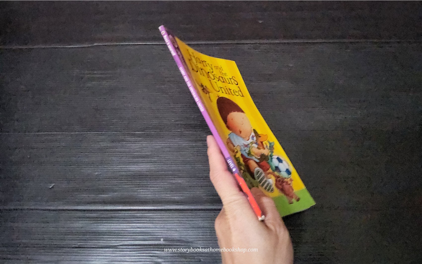 หนังสือนิทานปกอ่อน** 🍅🍓READ IT YOURSELF L.4:HARRY AND THE DINOSAURS UNITED