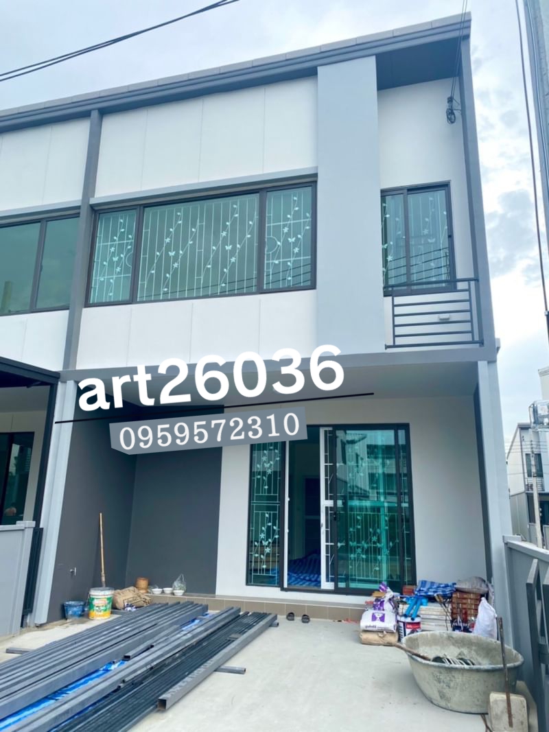 เหล็กดัดพร้อมมุ้งลวด สวยๆ ลายผีเสื้อ กระจกสี บานเลื่อน