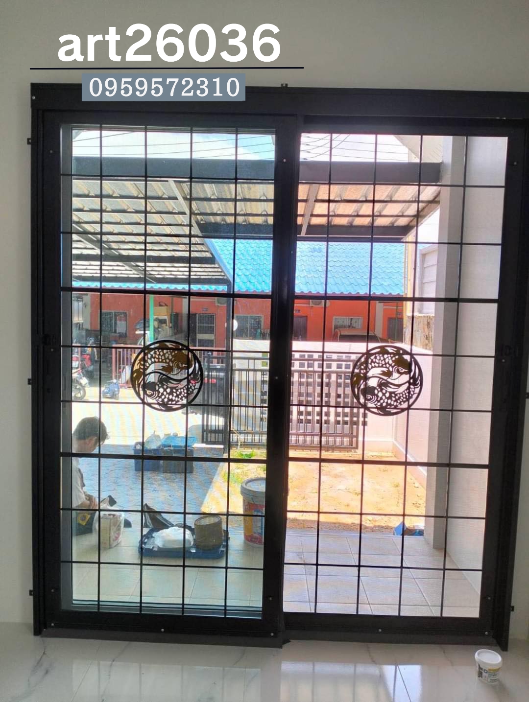 เหล็กดัดพร้อมมุ้งลวด สไตล์โมเดิร์น ลายปลาวงกลม