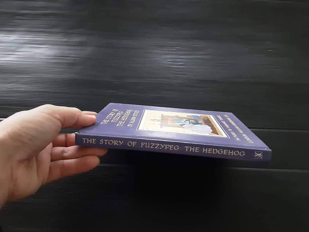 หนังสือนิทานปกแข็ง** 🍓🍓 THE STORY OF FUZZYPEG THE HEDGEHOG BY ALISON UTTLEY🍅🍅