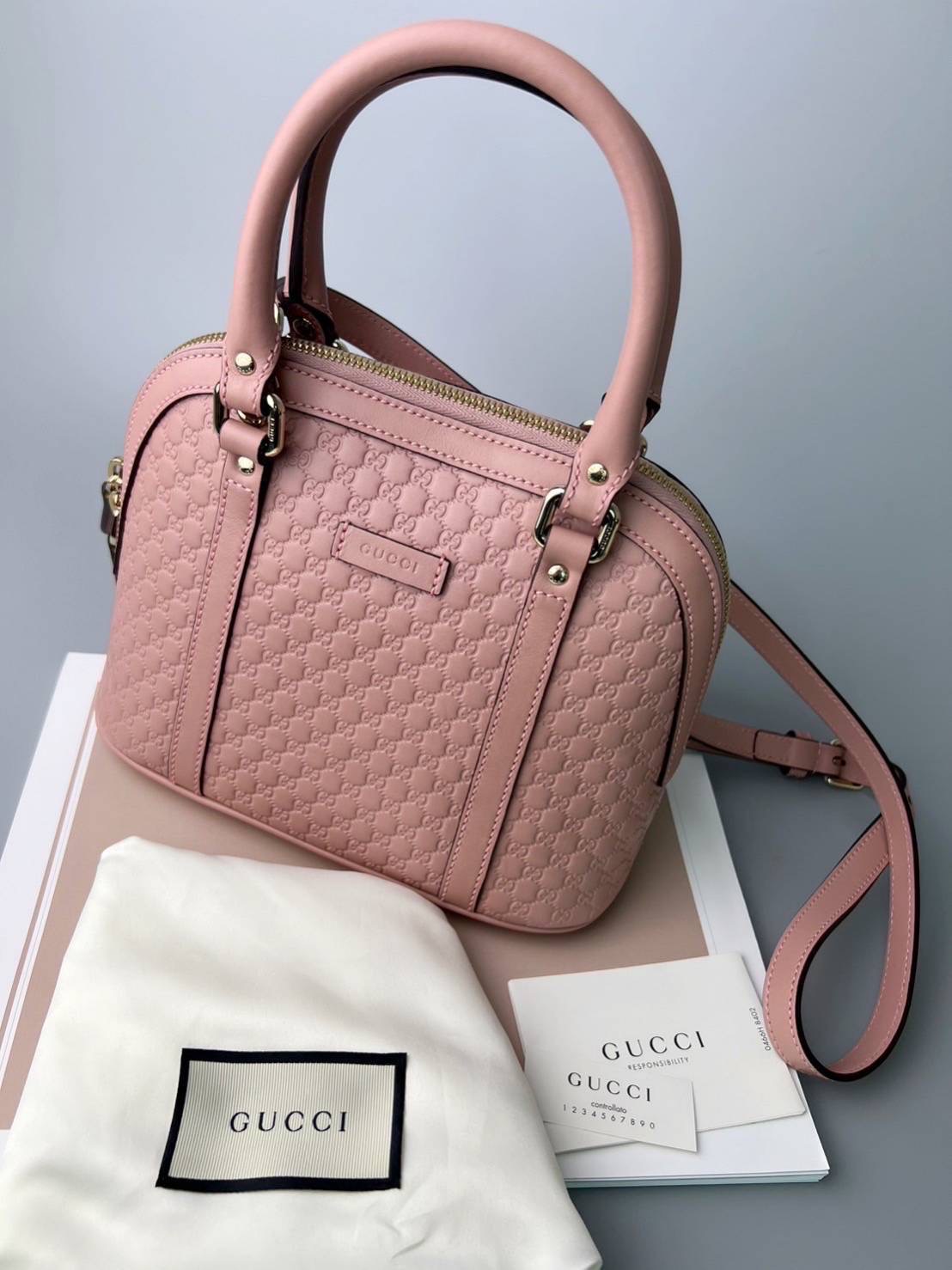 New Gucci Mini Dome โดมหนังปั๊มลาย gg สายยาวถอดได้ค่ะ สีชมพู ขนาด 9 x 7 x 5 นิ้ว