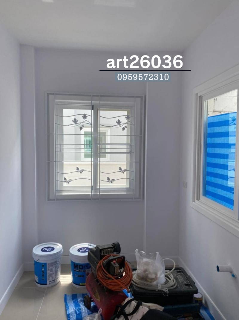 เหล็กดัดพร้อมมุ้งลวด ผีเสื้อสีขาว มีทั้งประตูและหน้าต่าง