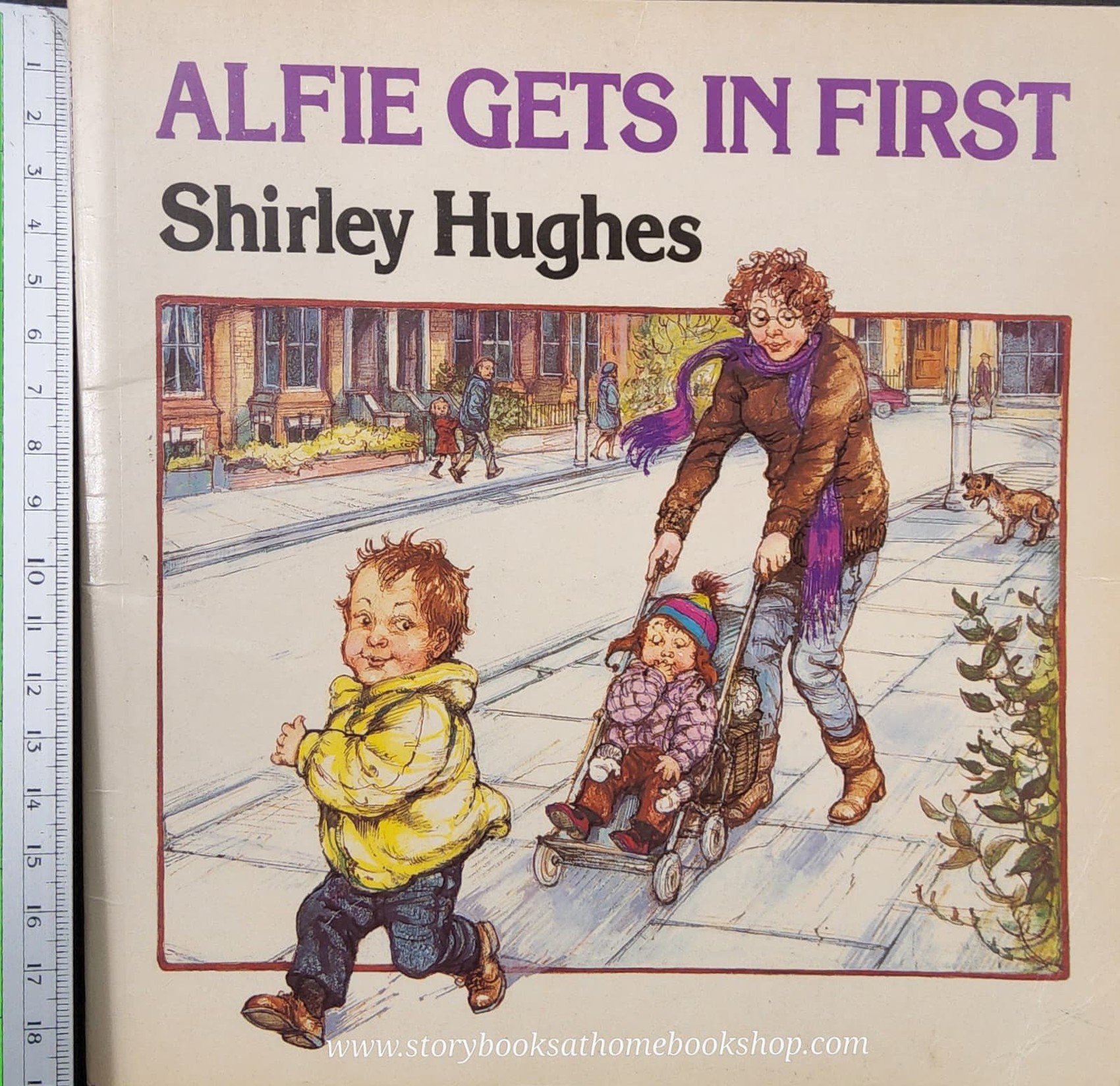 หนังสือนิทานปกอ่อน ** 🍅🍓ALFIE GETS IN FIRST BY SHIRLEY HUGHES