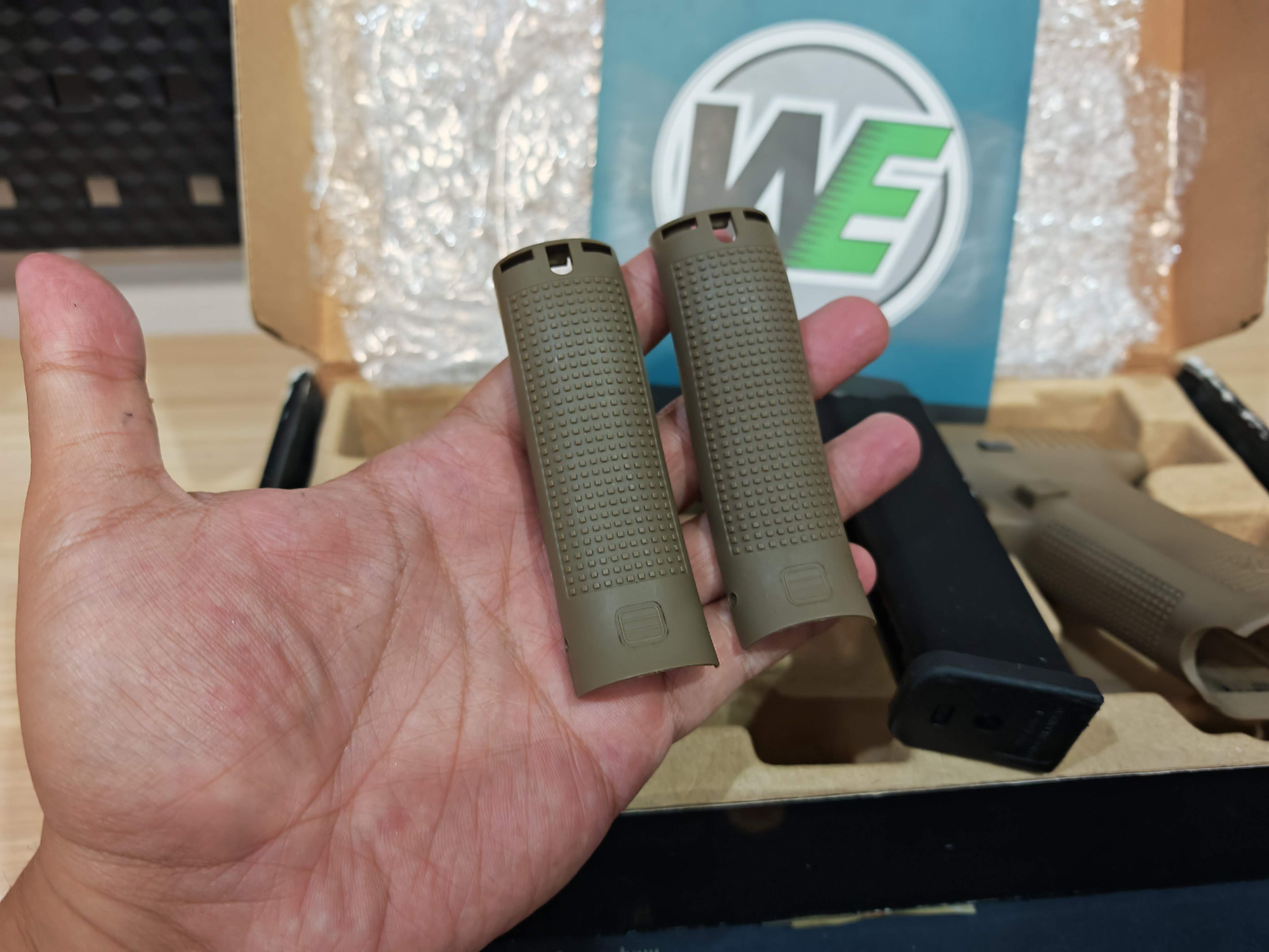 WE Glock 17 Gen 5 Secret Ver. Full-Auto สีทราย ไต้หวัน BB Gun บีบีกัน แบบแก๊ส ปืนอัดลม มือสอง Airsoft Gun