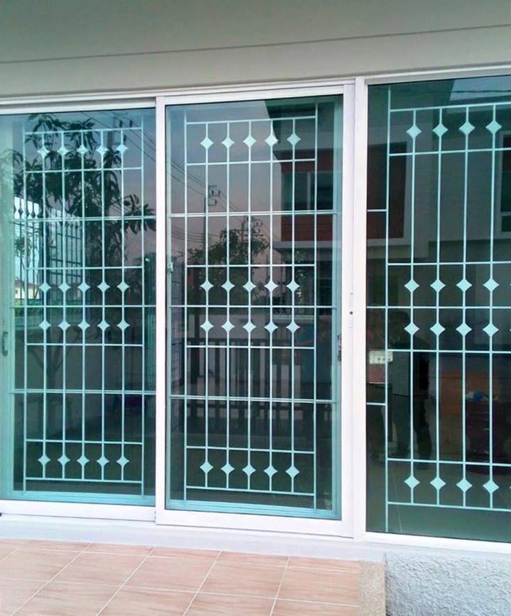 เหล็กดัดพร้อมมุ้งลวด