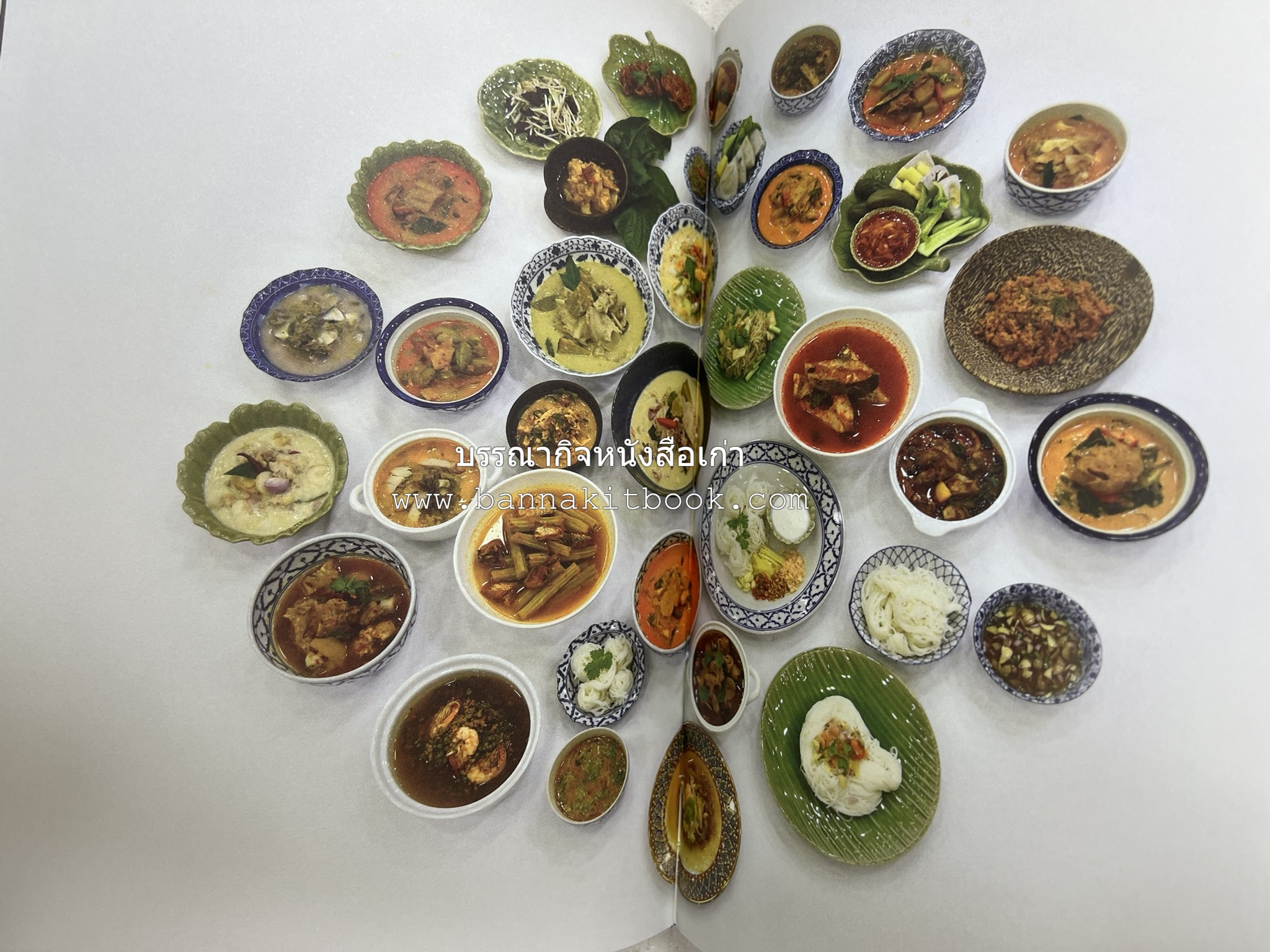 สำรับเก่าชาวเมืองเพ็ชร์ โดย : มหาวิทยาลัยราชภัฏเพชรบุรี (ต้นเครื่องไทยพระตำหนักจิตรลดา).