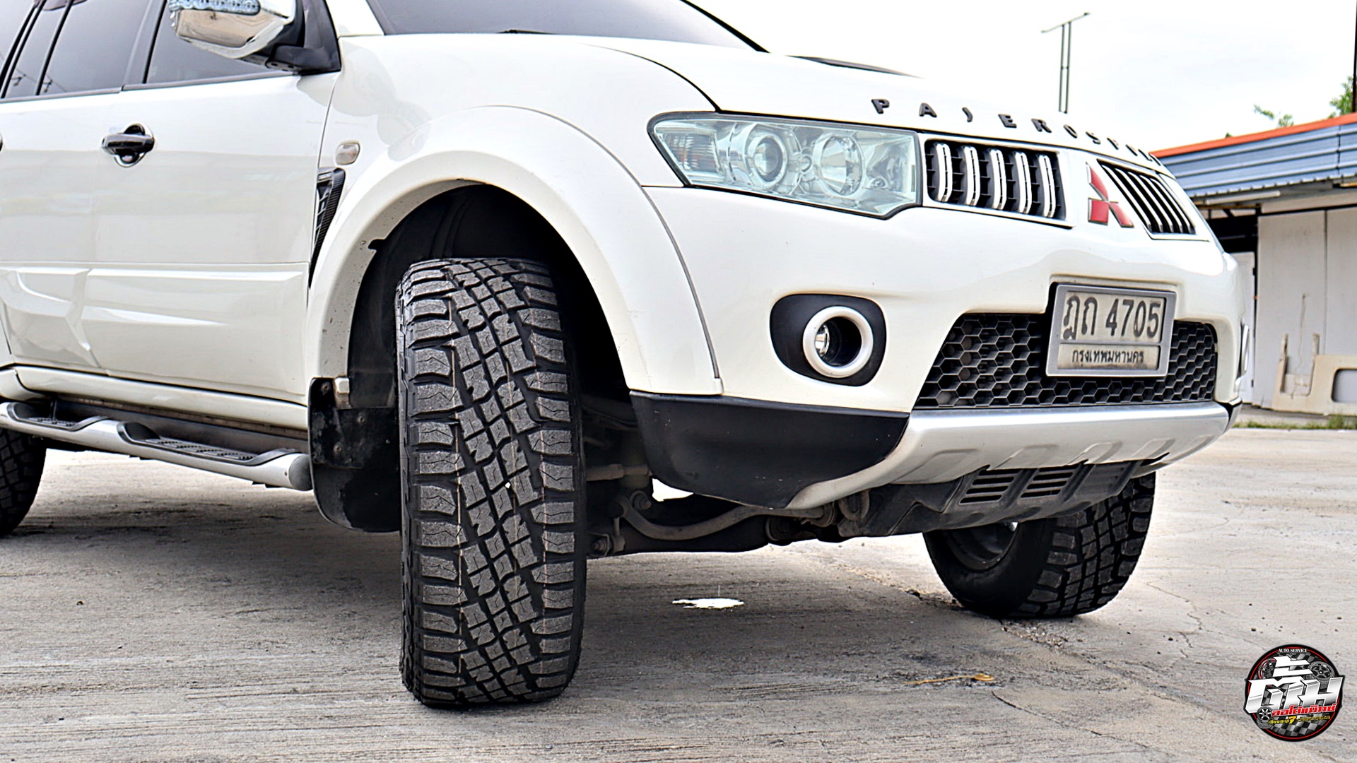 MITSUBISHI PAJERO เปลี่ยนยาง Raiden Tires Adventure R/T 275/55R20 117T