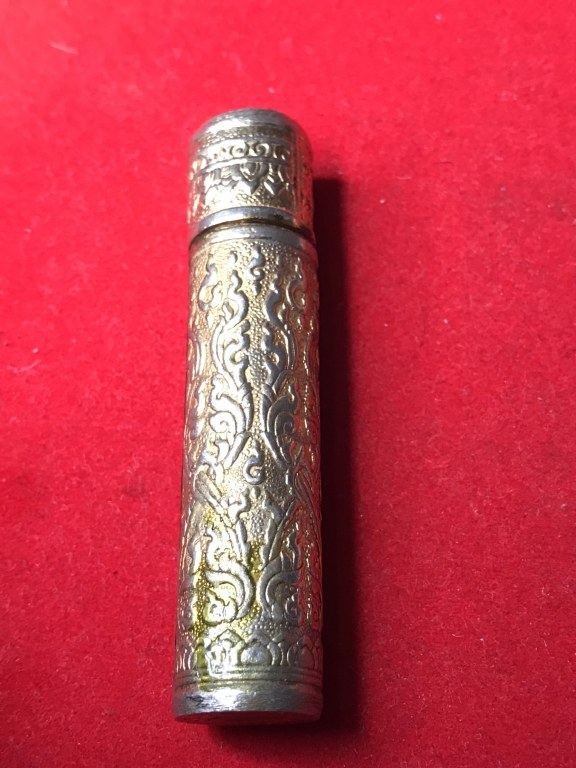 พระทันตธาตุ หวายเสก ครูบาบุุญญาภินันท์ วัดกำแพงงาม อ.หางดง จ.เชียงใหม่ เจ้าของเดิมคือหนานบุญ เสียชีวิตแล้วเมื่อปี 2548 พระทันตธาตุและหวายเสกนี้ ได้มาจากหลานหนานบุญ ชื่อปลั๊ก อายุ 33 ปี ปัจจุบันมีอาชีพ ขายผลไม้ในตลาดแม่วาง จ.เชียงใหม่