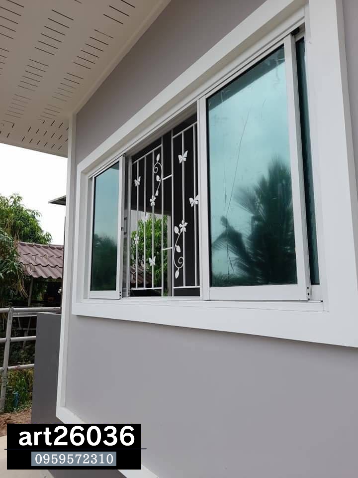 เหล็กดัดพร้อมมุ้งลวด โทนสีขาว ผีเสื้อ