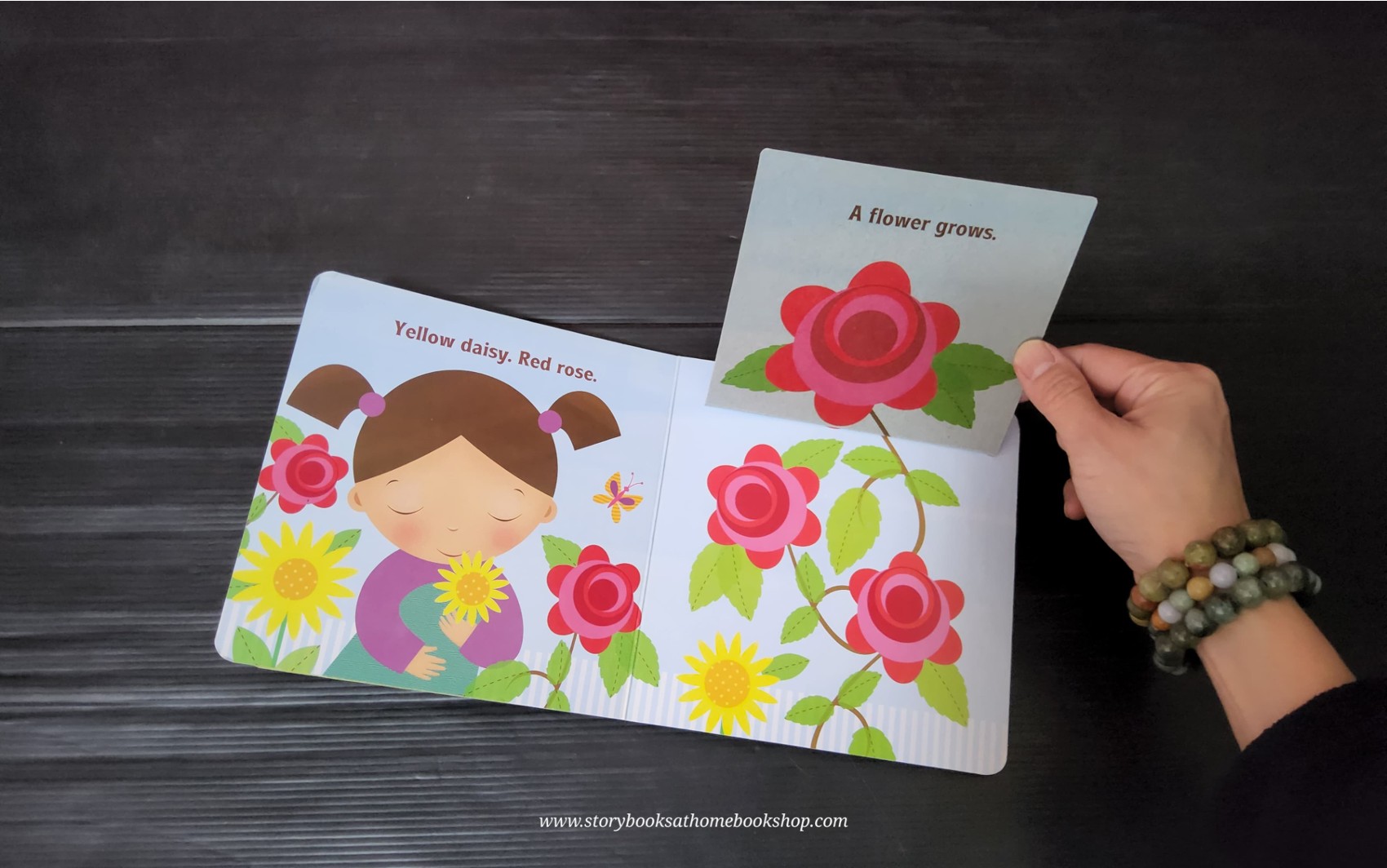 Flap Board Book** 🍅🍓THE LITTLE GARDENER