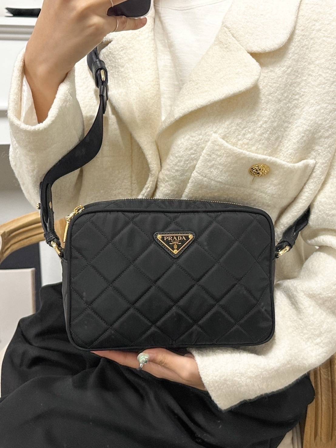 New Prada Tessuto/Saffiano Camera ขนาด 22.5cmW x 15cmH x 8cmD สาย Logo Prada อุปกรณ์. ถุงผ้า, การ์ด, ถุงกระดาษ