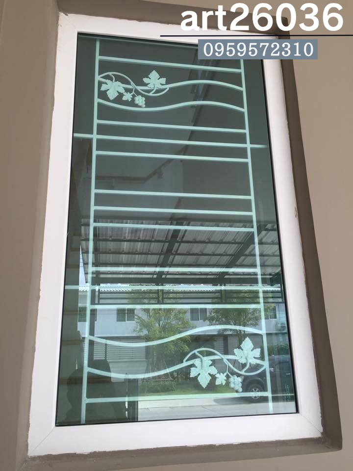 เหล็กดัดสีอบขาว มุ้งลวด กระจกสี ใบไม้