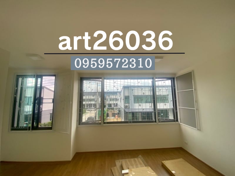 เหล็กดัดพร้อมมุ้งลวด สวยๆ ลายผีเสื้อ กระจกสี บานเลื่อน