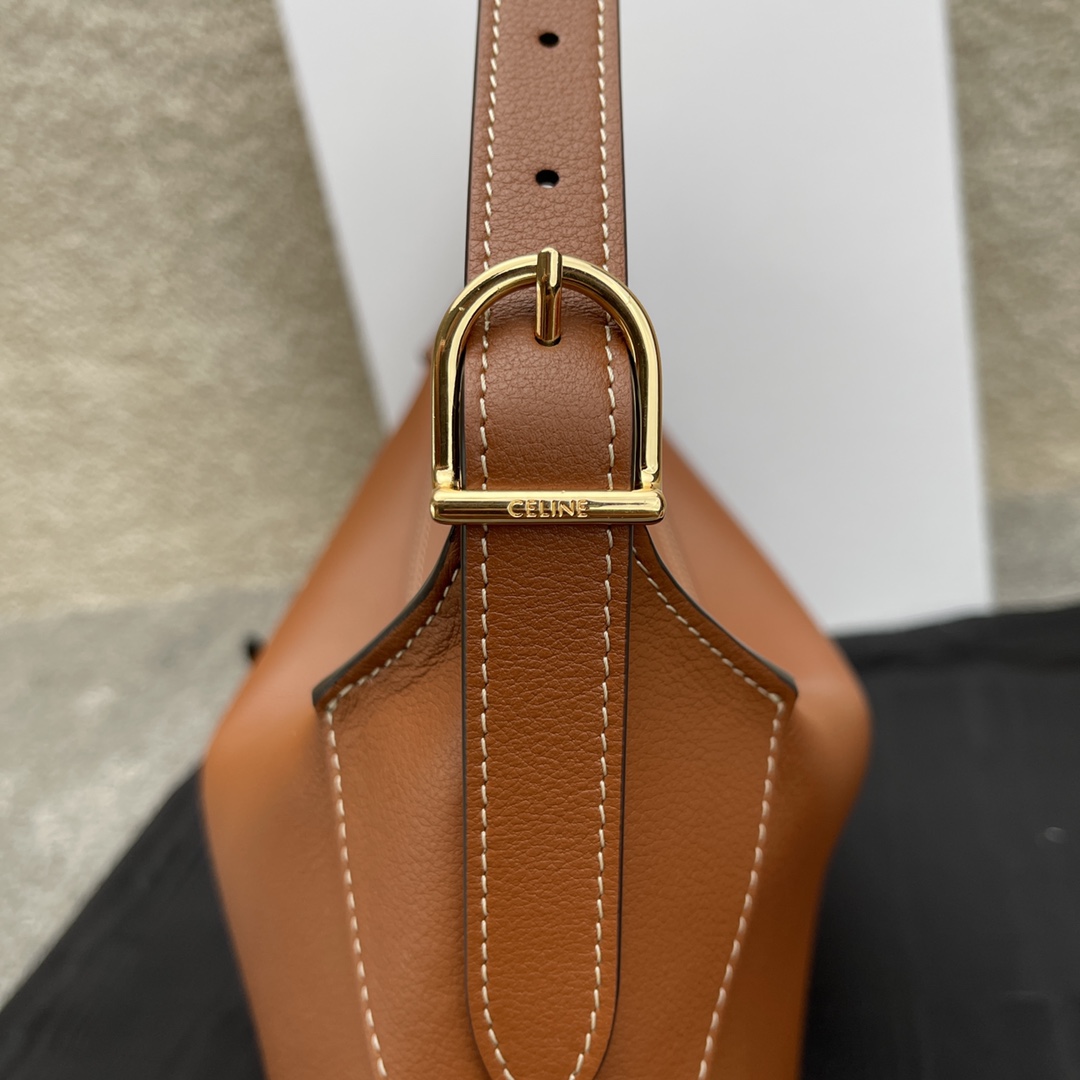 [Pre-order]กระเป๋าซีลีน MEDIUM ROMY IN SUPPLE CALFSKIN GOLD - CELINEงานเกรด vip ดีที่สุด