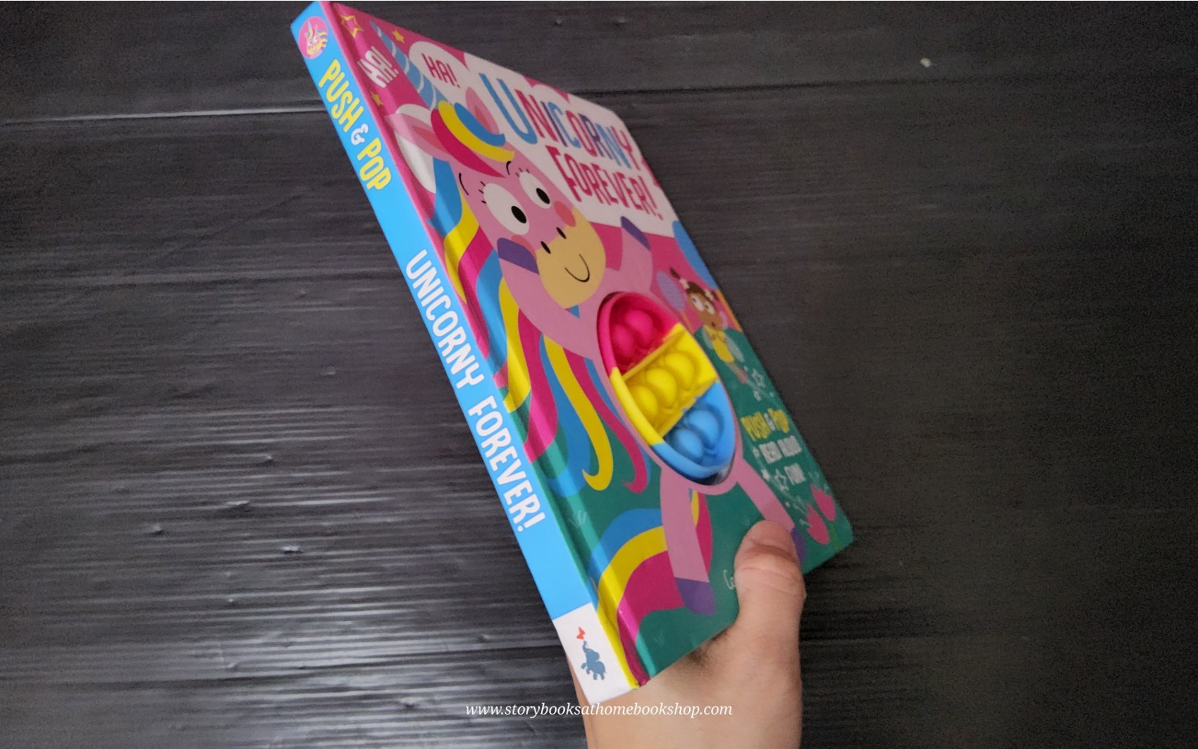 BOARD BOOK** ð
ð
UNICORNY FOREVER! PUSH&POP READ ALOND FUN