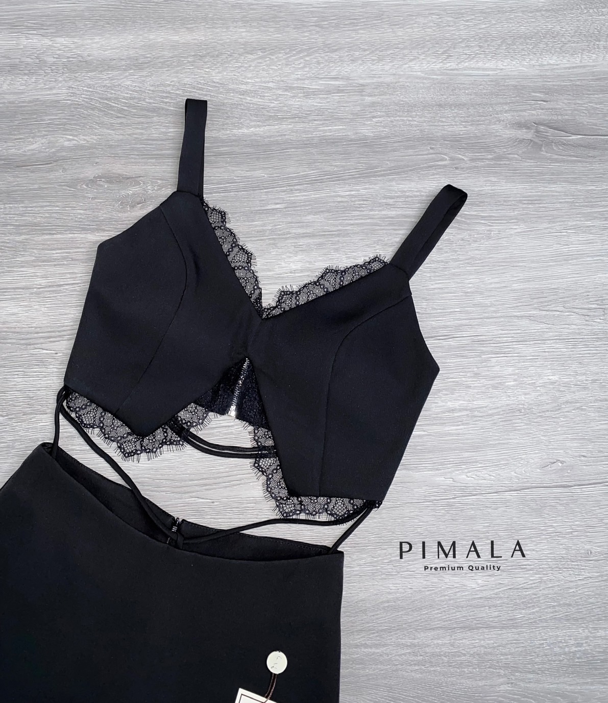 เซ็ทเสื้อครอปสุดแซ่บซี้ดดด กับกระโปรงกางเกงมีสายผูกเอวเก๋ๆ