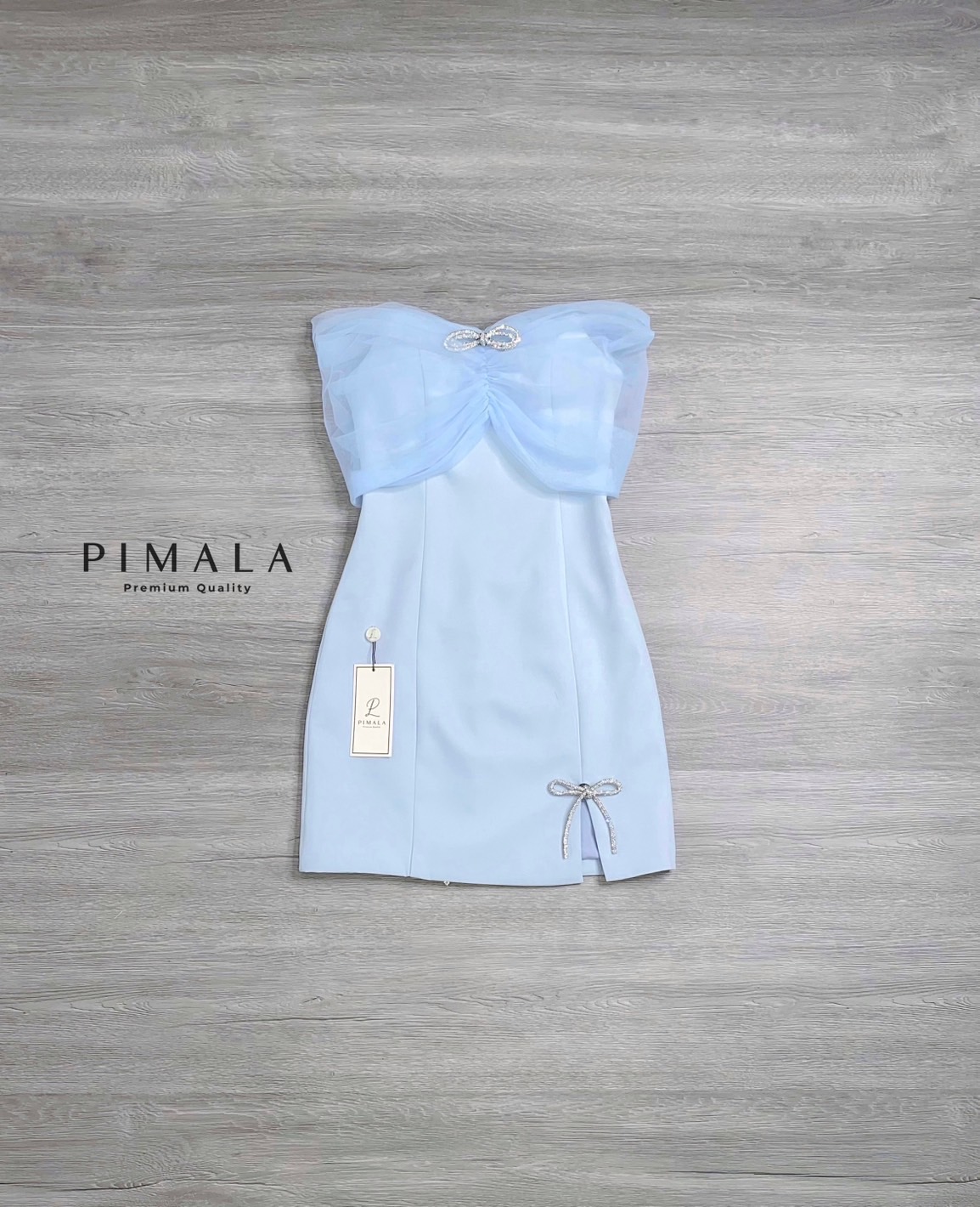 เดรสเปิดไหล่สีฟ้าทรงสวยมาก