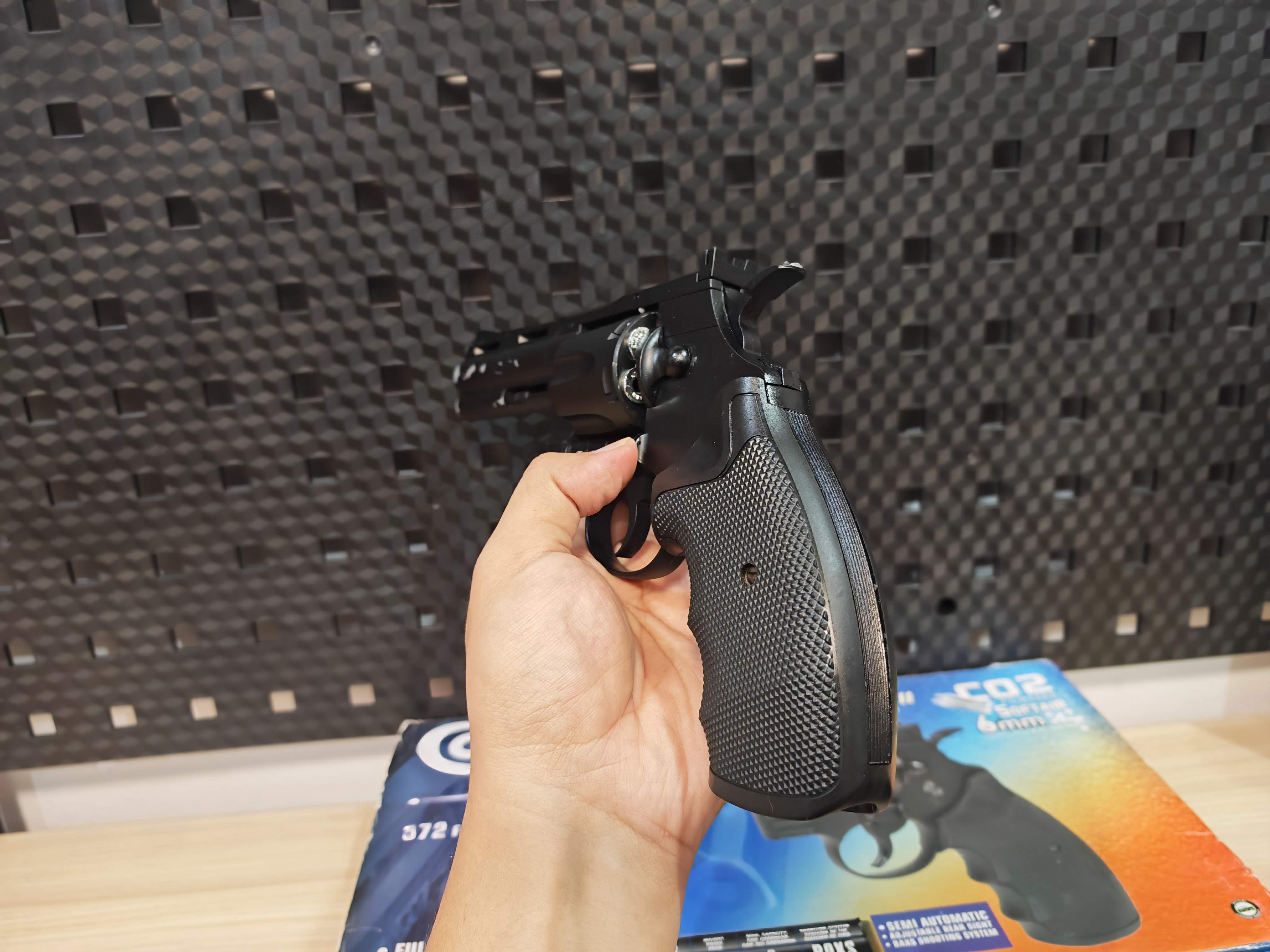 Python Full Metal .357 Magnum High Power Airsoft CO2 Revolver by Cybergun BB Gun บีบีกัน Airsoft Gun ปืนอัดลม ปืนสั้นแก๊ส มือสอง