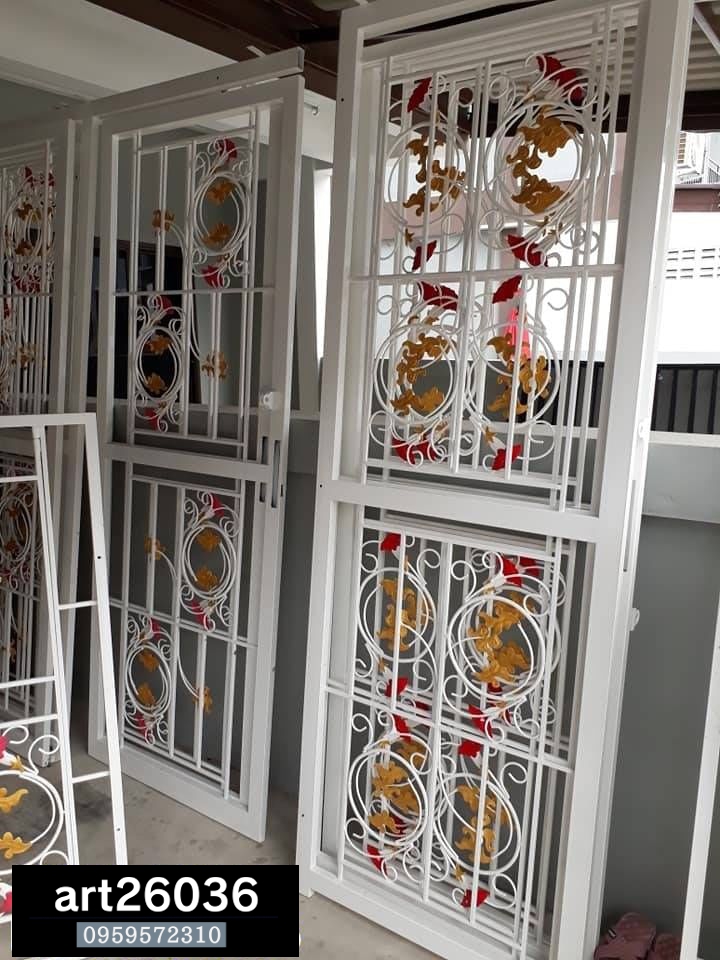 เหล็กดัด ประตู พร้อมมุ้งลวด กระจกฟิล์มดำ