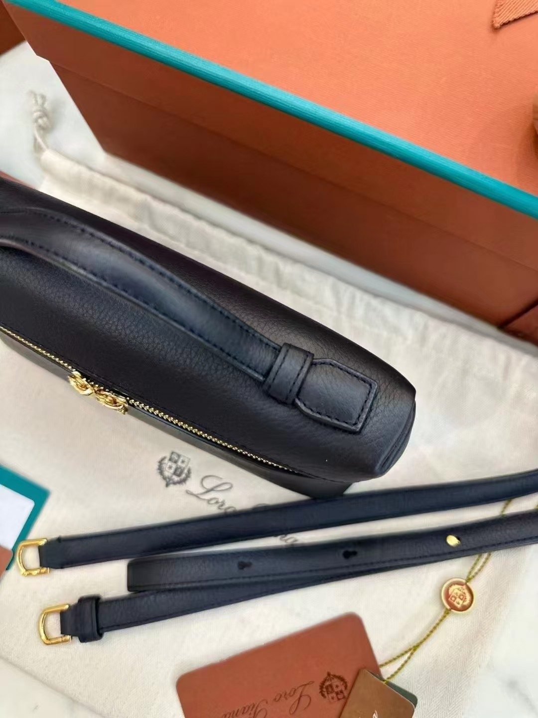 [Pre-order] Loro Piana รุ่น L19 Extra Pocket Pouch Black Calfskin งานเกรดคุณภาพเทียบแท้ VIP QUALITY