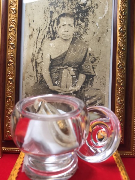 พระทันตธาตุ หลวงปู่ครูบาพรหมจักร วัด พระพุทธบาทตากผ้า จ.ลำพูน