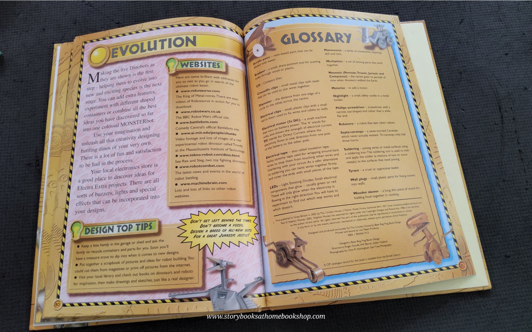 ACTIVITIES BOOK** ð
ð
MAKING DINOSAUR ROBOTS FROM JUNK
