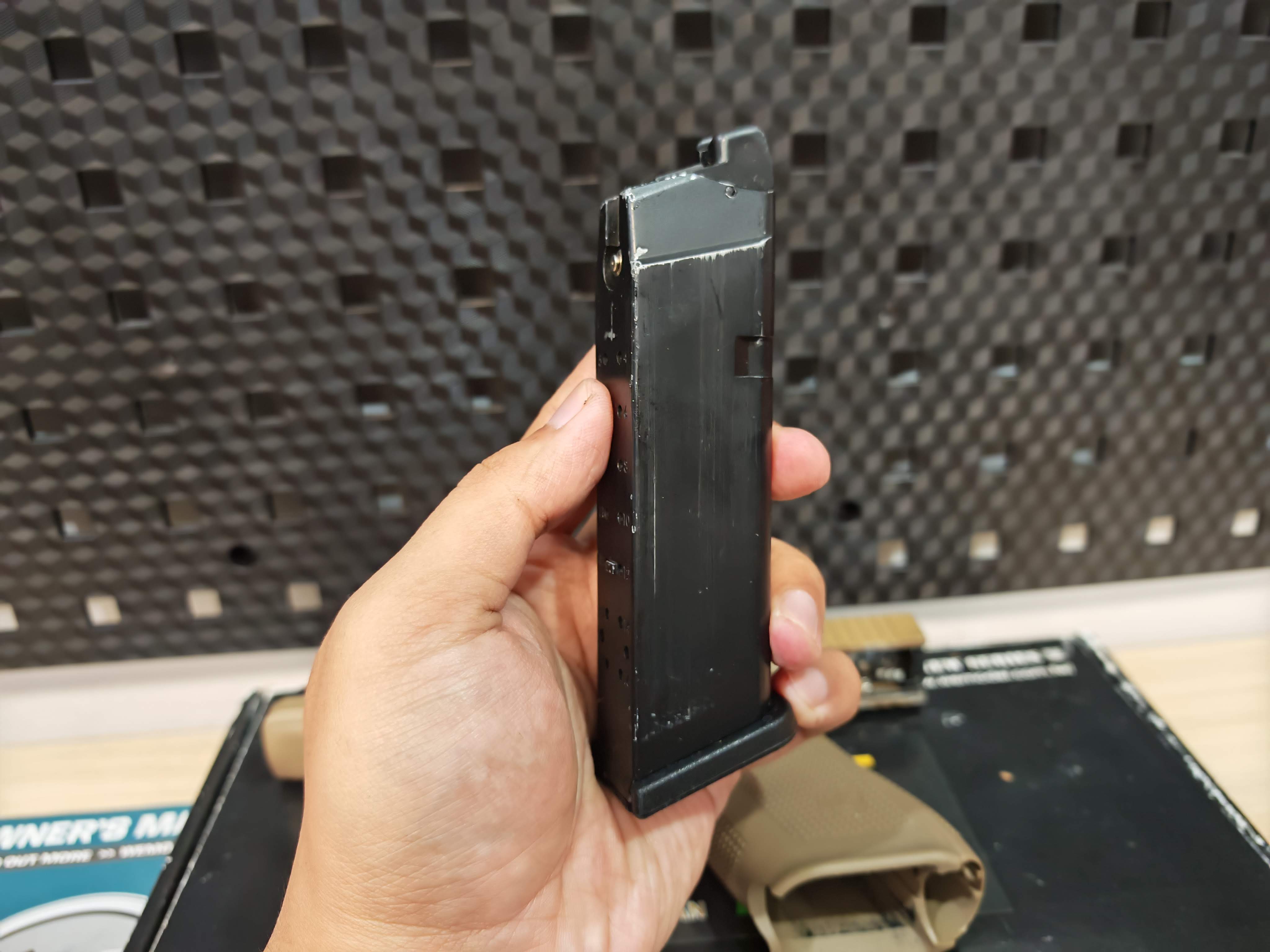 WE Glock 17 Gen 5 Secret Ver. Full-Auto สีทราย ไต้หวัน BB Gun บีบีกัน แบบแก๊ส ปืนอัดลม มือสอง Airsoft Gun