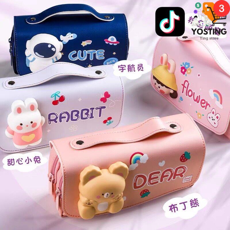 กระเป๋าดินสอ V5 ลายการ์ตูนน่ารักๆ 3D หนัง PU มี 3 ช่อง บรรจุของได้เยอะ พร้อมหูหิ้ว