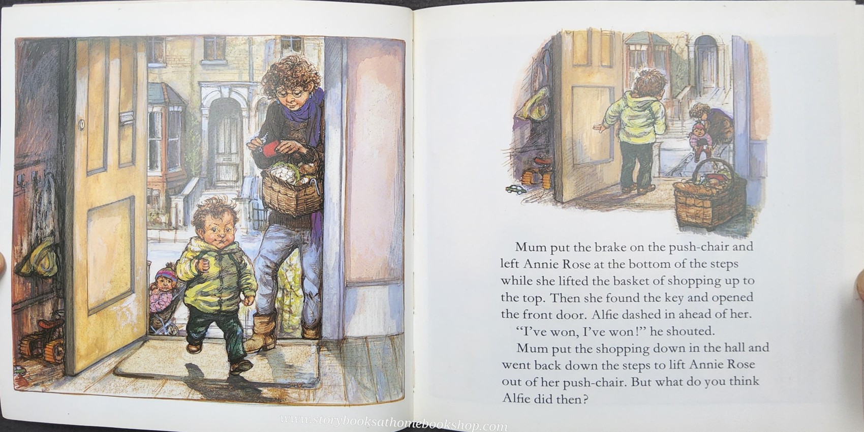 หนังสือนิทานปกอ่อน ** 🍅🍓ALFIE GETS IN FIRST BY SHIRLEY HUGHES