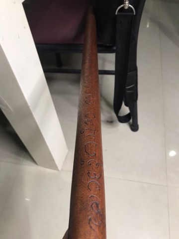 ไม้เท้าครูบาชัยยะวงศา เล่มนี้ ได้มาจากชาวกะเหรี่ยงท่านหนึง ปัจจุบัน (ปี 2565) อายุ 80-90 ปีแล้ว ตอนที่ไปเอาไม้เท้านี้ เพื่อน ๆ เพื่อนบ้านคุณลุงท่านก็ไปเอาไม้เท้าที่บ้าน ของตัวเองให้ นำมารวม ๆ กัน จึงได้มา 5 เล่มในคราวเดียวกัน