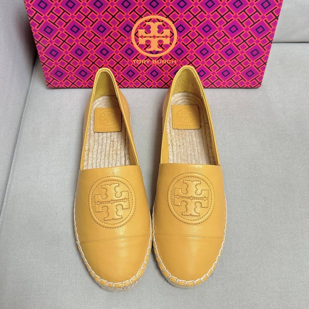 NEW TORY BURCH BENTON2 COLOR BLOCK ESPADRILLE NAPPA LEATHER color: Daylily/ Daylily size : US 8.5 ความยาว 25.5 cm อุปกรณ์ กล่อง **หน้าเท้ากว้าง/อูม แนะนำเพิ่มไซส์ 0.5 ค่ะ**