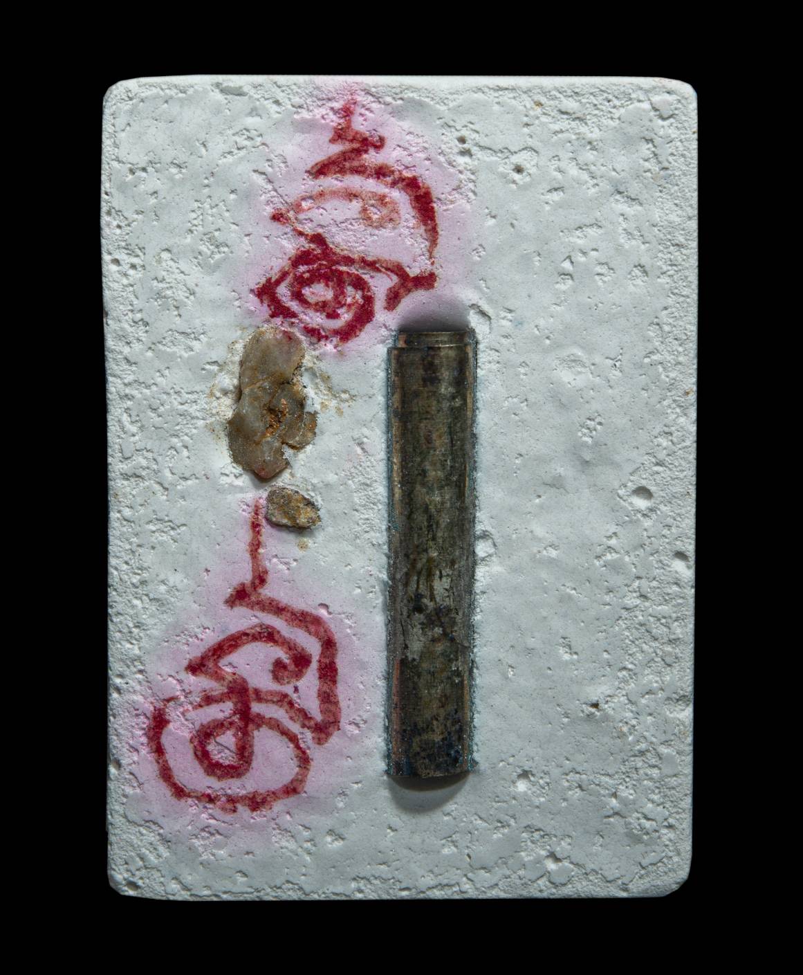 พระเหนือพรหม เนื้อผงมหาจักรพรรดิ์ พิมพ์เล็ก หลวงตาม้า วัดถ้ำเมืองนะ จ.เชียงใหม่ ปี 2535