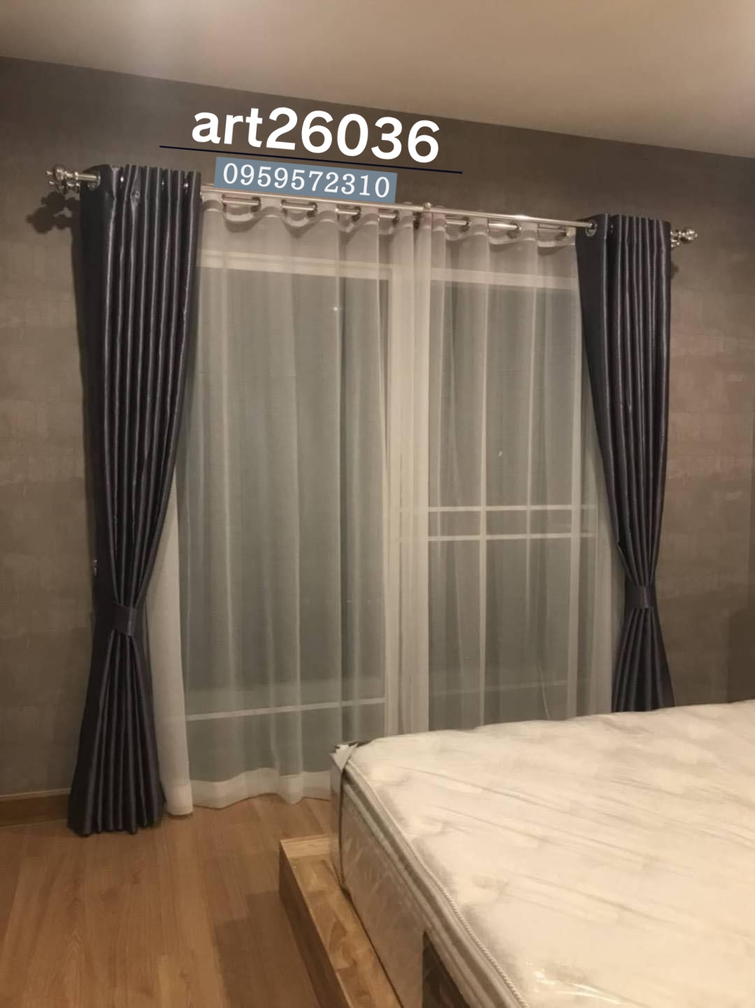 ผ้าม่านทึบสีเข้ม ผ้าม่านตาไก่ บานประตู สวยๆ แนะนำ