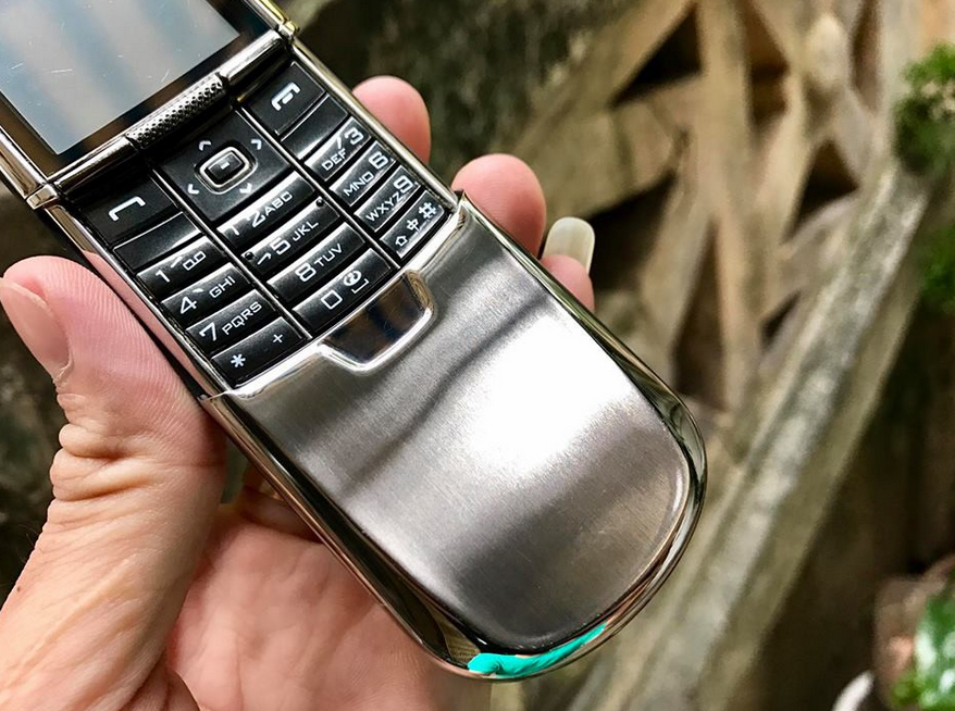 Nokia 8800 Silver Color !! GSM 900/1800/1900 อุปกรณ์ครบ Made in Finland