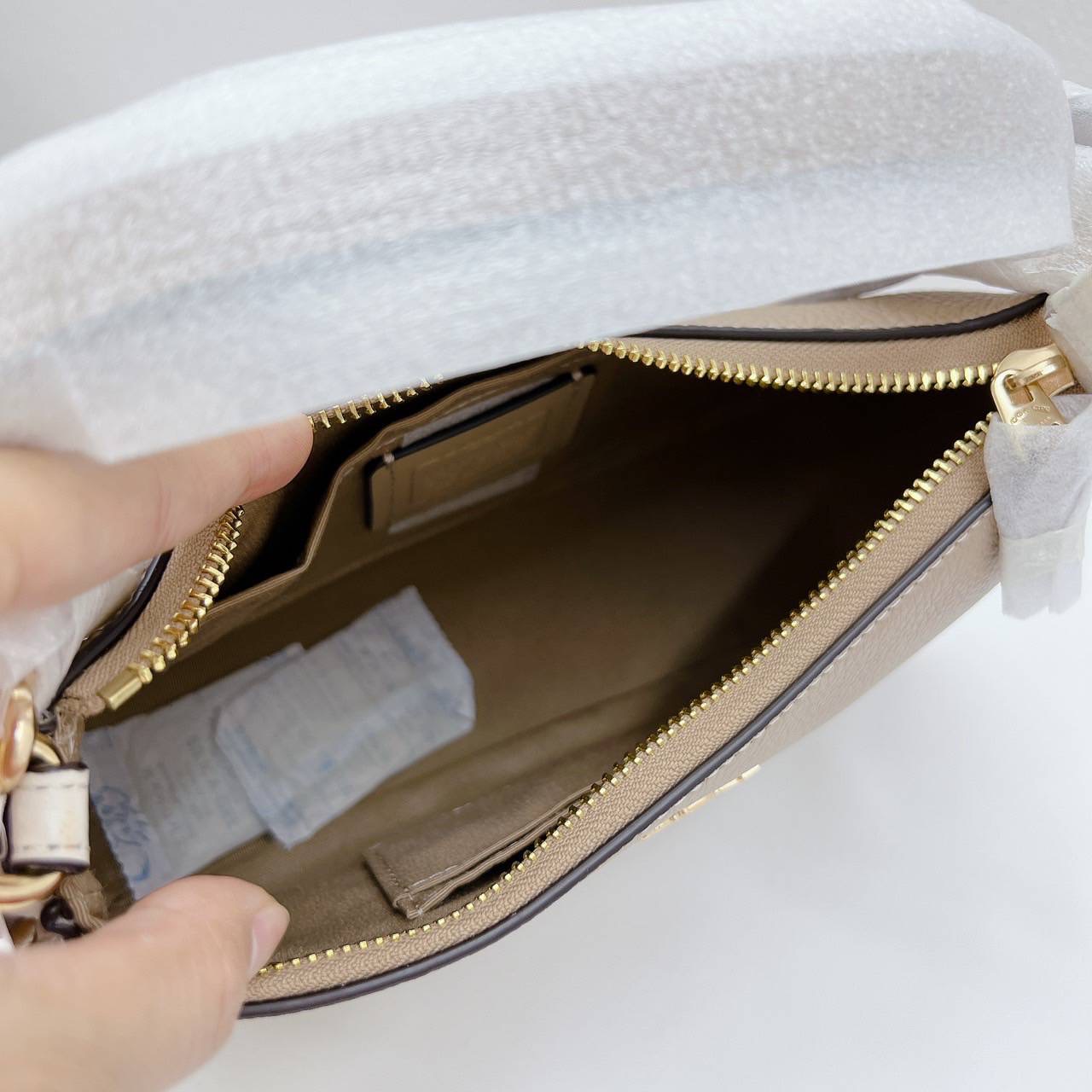 New COACH Teri Shoulder Bag สายสั้นสะพายไหล่ถอดได้ สายยาวถอดได้ ปรับได้ค่ะ - ขนาด 9 1/2" (L) x 6" (H) x 3" (W)